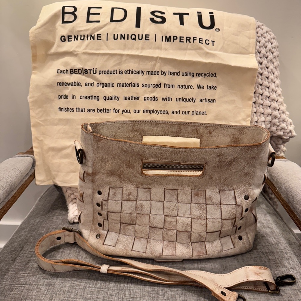 BedStu Orchid women’s handbag 
Vegetable white tan color